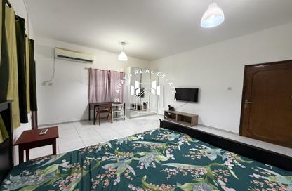 Villa - Studio - 1 Bathroom for rent in Al Hanaa Street - Al Gharrafa - Doha