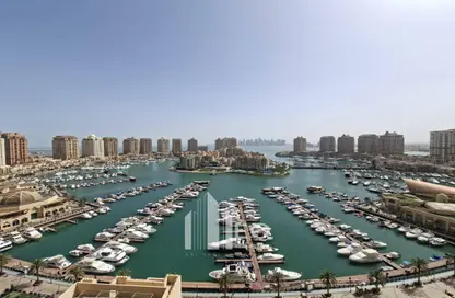 شقة - 2 غرف نوم - 3 حمامات للايجار في طريق بورتو الشرقي - بورتو أرابيا - جزيرة اللؤلؤة - الدوحة