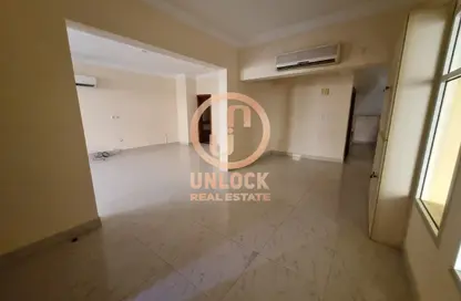 مجمع سكني - 4 غرف نوم - 4 حمامات للايجار في اوبت - تي سي اتش ا - الغرافة - الغرافة - الدوحة