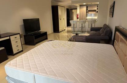 Apartment - Studio - 1 for rent in The Pearl Island - Doha