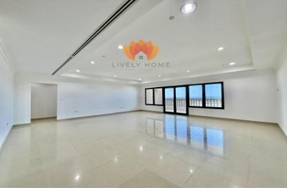 Apartment - 3 Bedrooms - 5 Bathrooms for rent in West Porto Drive - Porto Arabia - The Pearl Island - Doha Apartment - 3 Bedrooms - 5 Bathrooms for rent in West Porto Drive - Porto Arabia - The Pearl Island - Doha