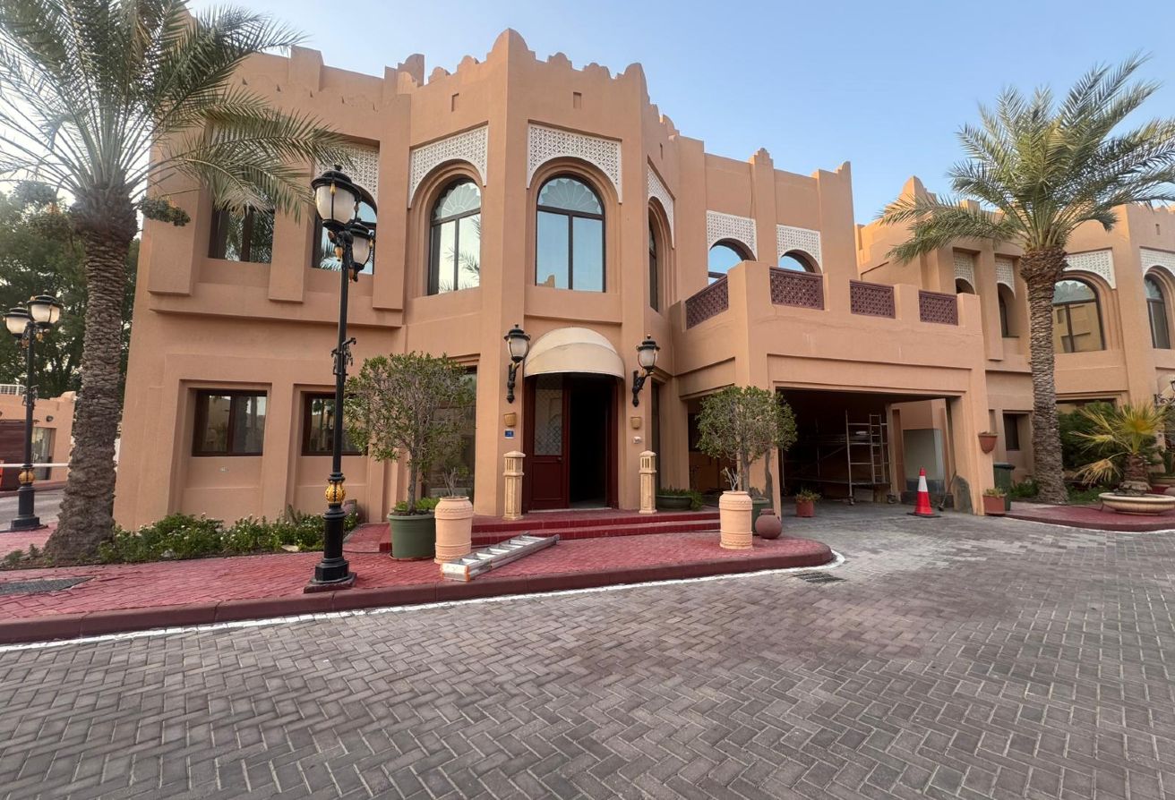 LAGOONA Semi Furnished 5 Bedroom Villa with Maid thumbnail 7