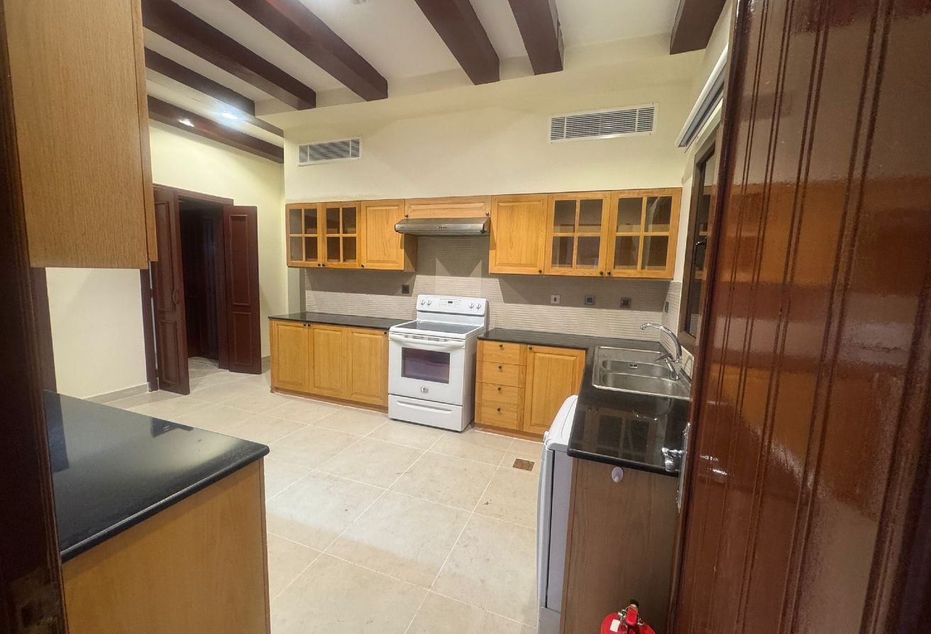 LAGOONA Semi Furnished 5 Bedroom Villa with Maid thumbnail 18