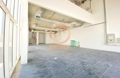 Warehouse - Studio - 6 Bathrooms for rent in Jerry Al Samur - Birkat Al Awamer - Al Wakra