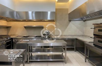 Shop - Studio - 1 for rent in Umm Ghuwailina 4 - Umm Ghuwailina - Doha