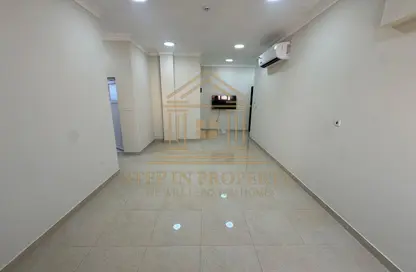 Apartment - 2 Bedrooms - 2 Bathrooms for rent in Al Nasr Street - Al Nasr - Doha