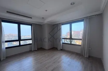 Apartment - 2 Bedrooms - 3 Bathrooms for rent in East Porto Drive - Porto Arabia - The Pearl Island - Doha
