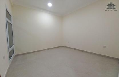 Apartment - 2 Bedrooms - 2 Bathrooms for rent in Umm Ghwailina Comm - Umm Ghuwalina - Umm Ghuwailina - Doha