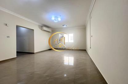 Apartment - 3 Bedrooms - 2 Bathrooms for rent in Bin Omran 35 - Fereej Bin Omran - Doha