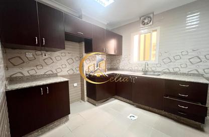 Apartment - 3 Bedrooms - 2 Bathrooms for rent in Bin Omran 35 - Fereej Bin Omran - Doha