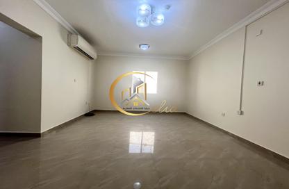 Apartment - 3 Bedrooms - 2 Bathrooms for rent in Bin Omran 35 - Fereej Bin Omran - Doha
