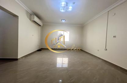 Apartment - 3 Bedrooms - 2 Bathrooms for rent in Bin Omran 35 - Fereej Bin Omran - Doha Apartment - 3 Bedrooms - 2 Bathrooms for rent in Bin Omran 35 - Fereej Bin Omran - Doha