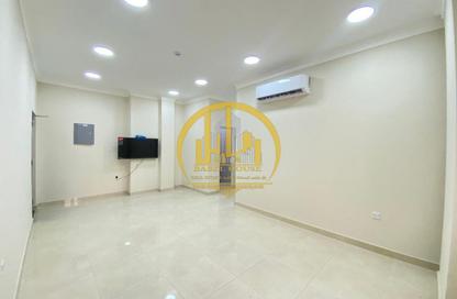 Apartment - 2 Bedrooms - 3 Bathrooms for rent in Al Nasr Street - Al Nasr - Doha