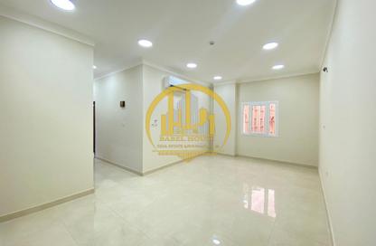 Apartment - 2 Bedrooms - 3 Bathrooms for rent in Al Nasr Street - Al Nasr - Doha