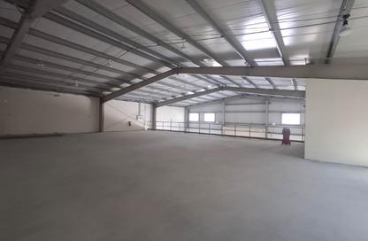 Warehouse - Studio - 7+ for rent in Birkat Al Awamer - Al Wakra