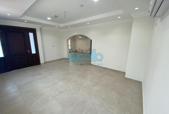986129 - Property Image 2