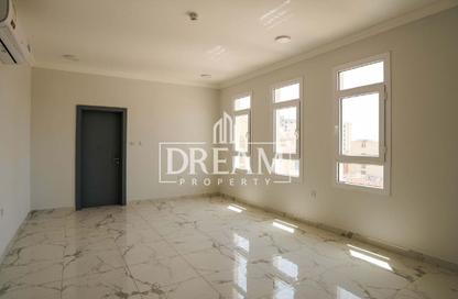 Apartment - 3 Bedrooms - 2 Bathrooms for rent in Umm Ghuwalina - Umm Ghuwailina - Doha