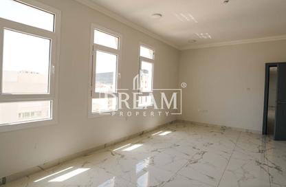 Apartment - 3 Bedrooms - 2 Bathrooms for rent in Umm Ghuwalina - Umm Ghuwailina - Doha