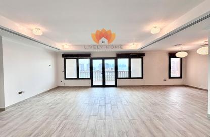 Apartment - 2 Bedrooms - 3 Bathrooms for rent in West Porto Drive - Porto Arabia - The Pearl Island - Doha