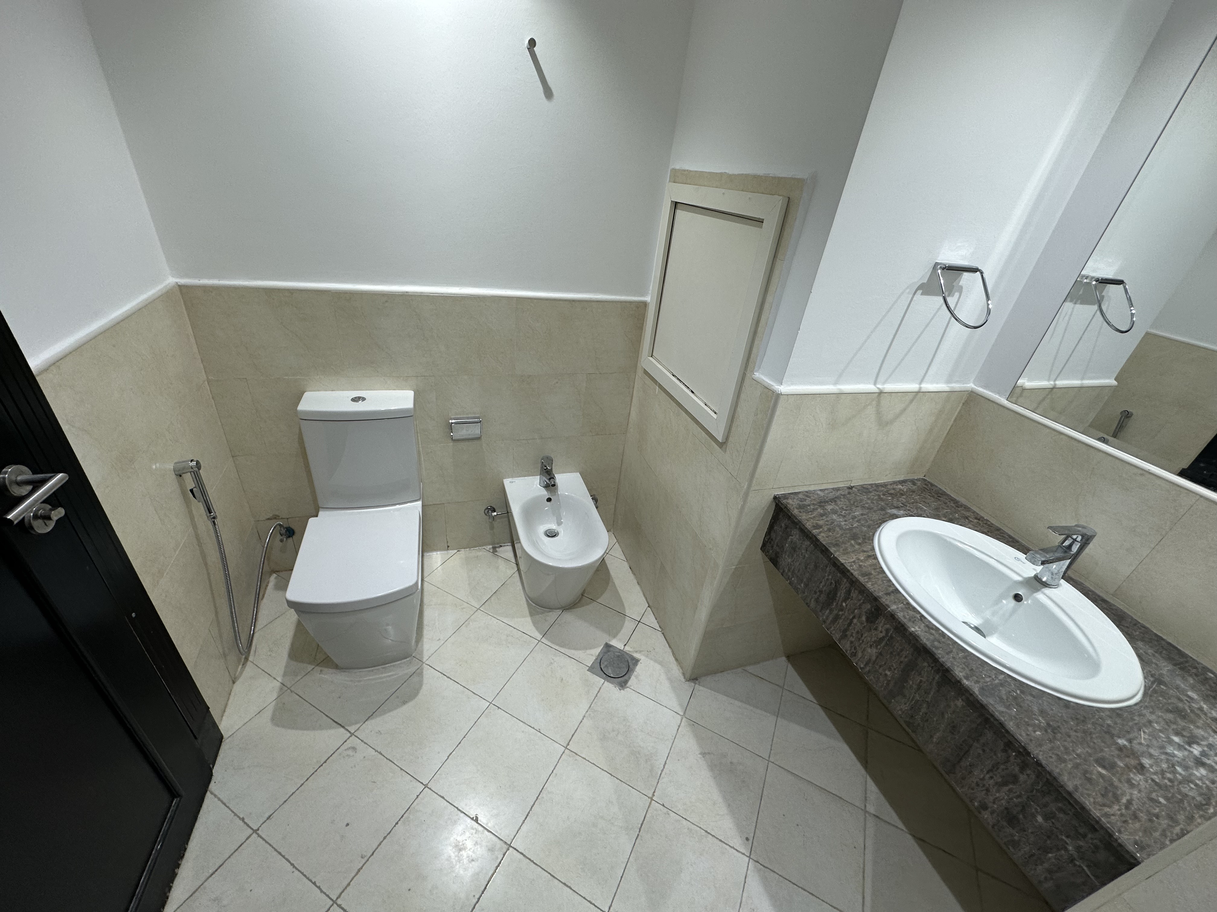 1+Office Brand New Side Garden View. thumbnail 5