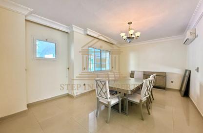 مجمع سكني - 4 غرف نوم - 5 حمامات للايجار في حدائق الفردان - ابو سدرة - الريان - الدوحة