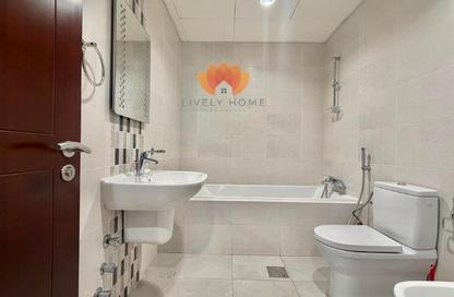 Apartment - 2 Bedrooms - 3 Bathrooms for rent in Marina Tower 02 - Marina District - Lusail Apartment - 2 Bedrooms - 3 Bathrooms for rent in Marina Tower 02 - Marina District - Lusail