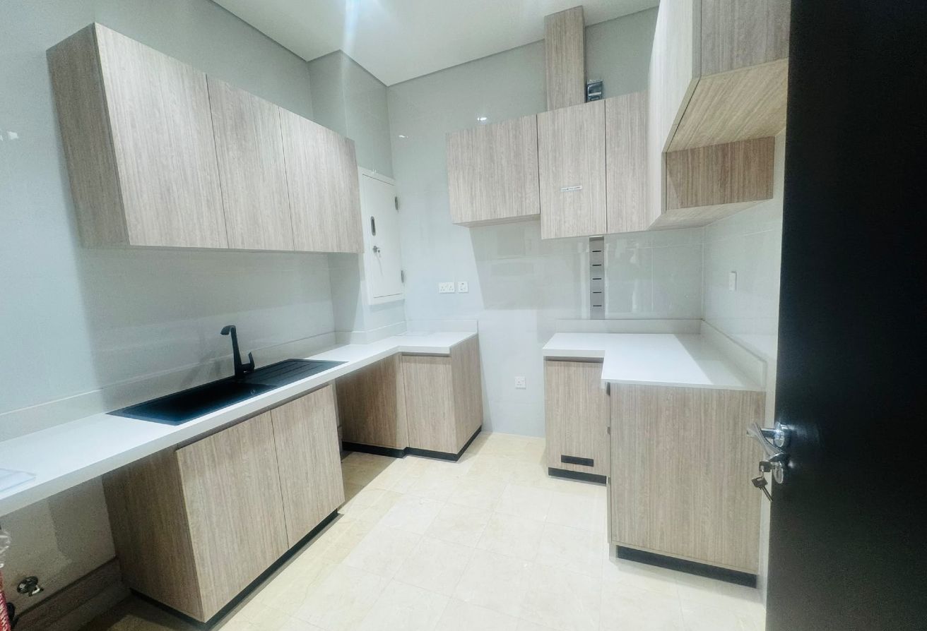 Brand New 3bhk Apartent | Ready to Move | Foxhills thumbnail 8