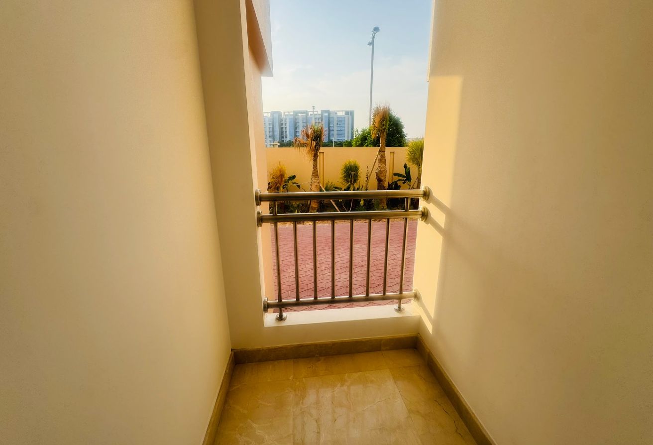 Brand New 3bhk Apartent | Ready to Move | Foxhills thumbnail 13