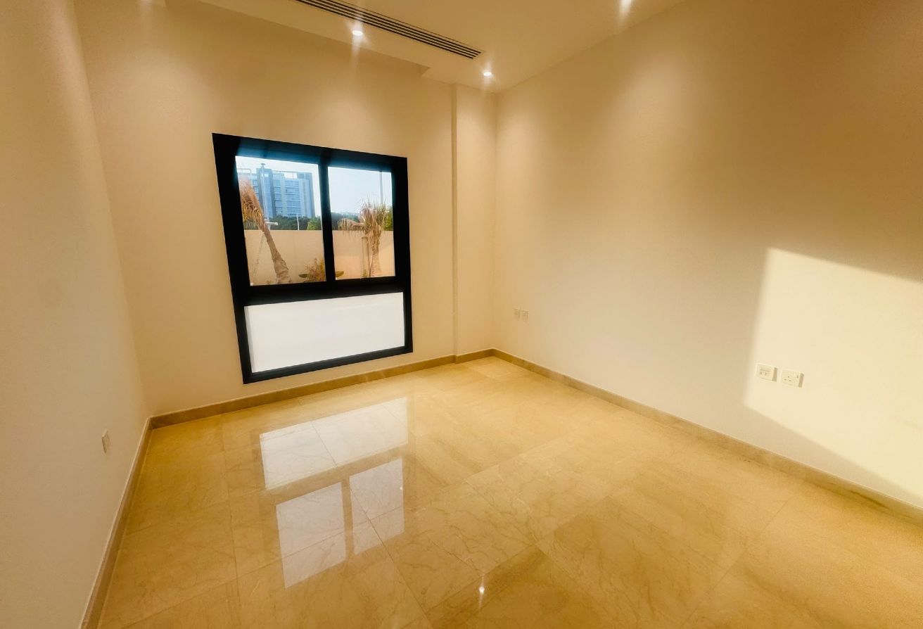 Brand New 3bhk Apartent | Ready to Move | Foxhills thumbnail 9