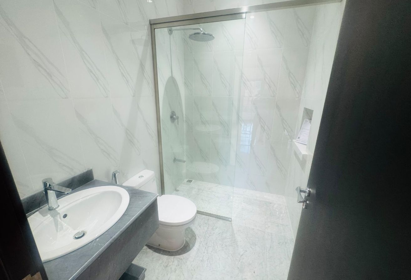 Brand New 3bhk Apartent | Ready to Move | Foxhills thumbnail 11