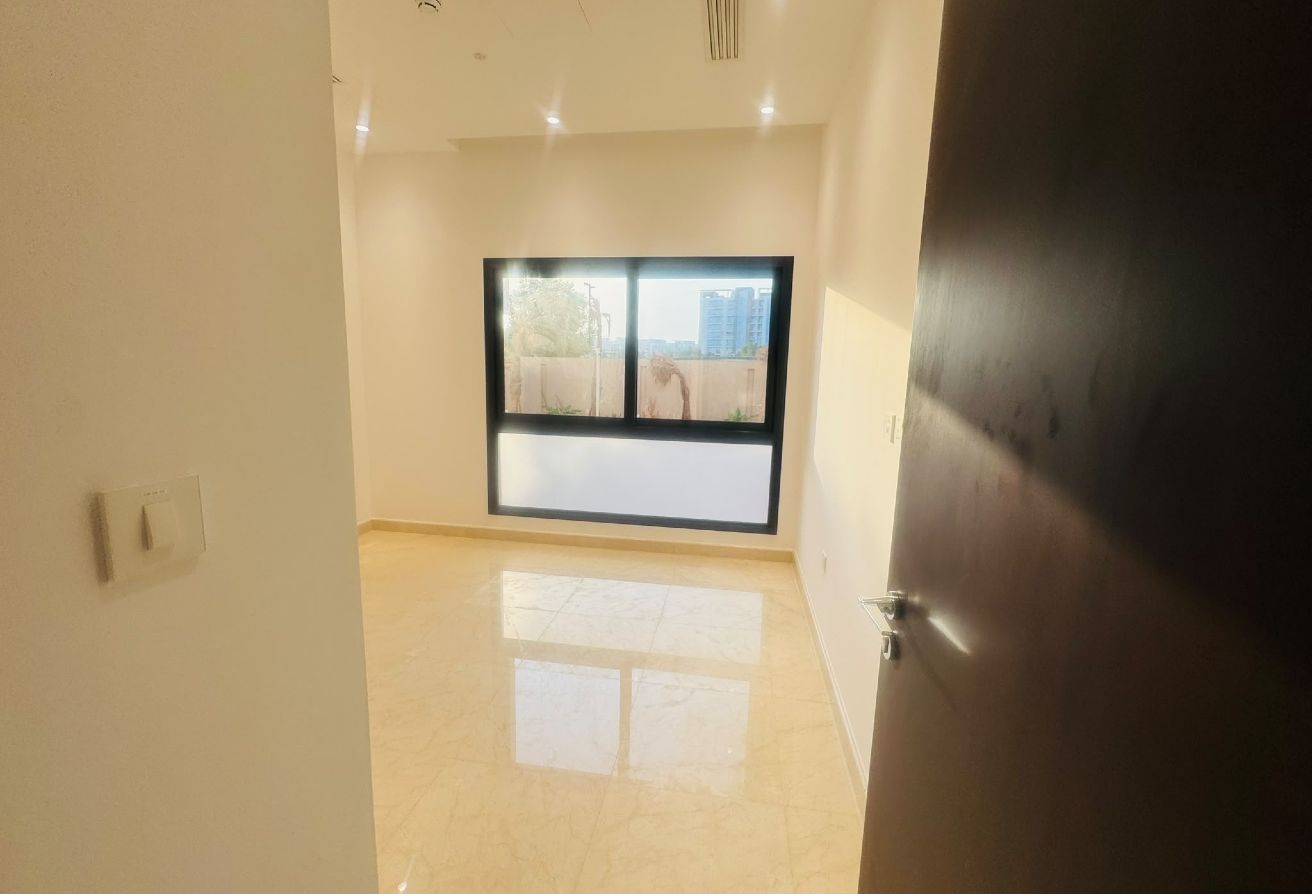 Brand New 3bhk Apartent | Ready to Move | Foxhills thumbnail 6