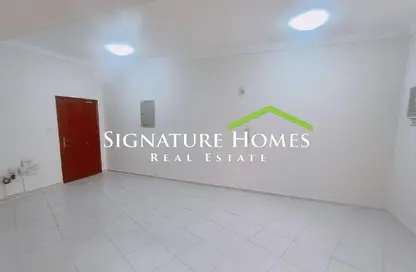 Apartment - 3 Bedrooms - 2 Bathrooms for rent in Ramada Commercial Building - Al Rawabi Street - Al Muntazah - Doha