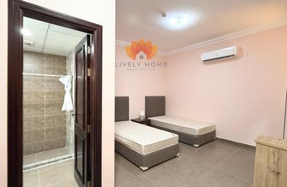 Villa - 7+ Bedrooms - 7+ Bathrooms for rent in Al Kheesa - Al Kheesa - Umm Salal Mohammed