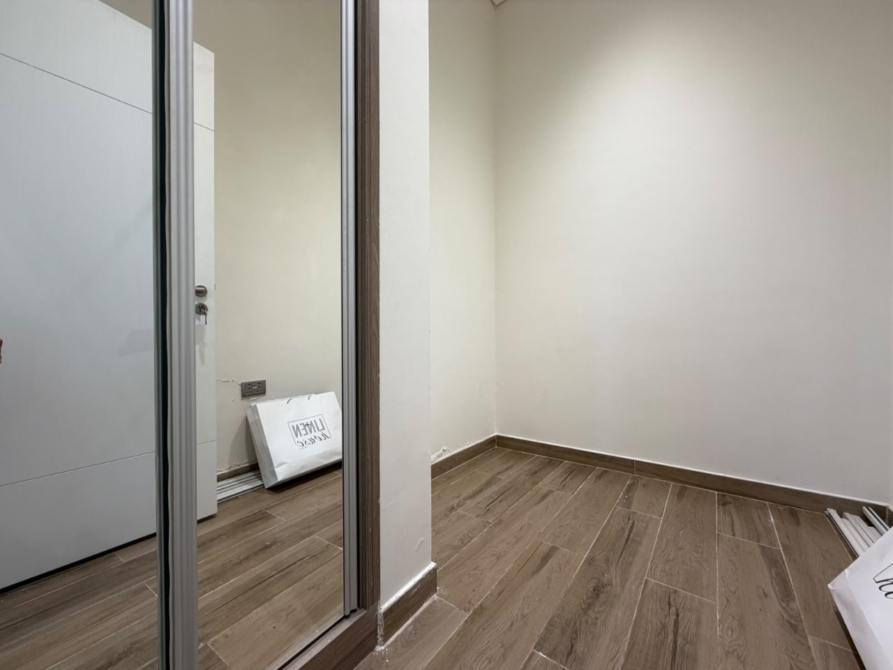 Well-equipped Apartment with Shared Pool and Gym thumbnail 7
