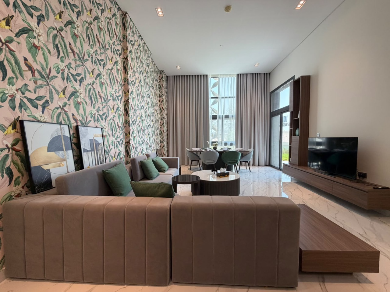 Well-equipped Apartment with Shared Pool and Gym thumbnail 3