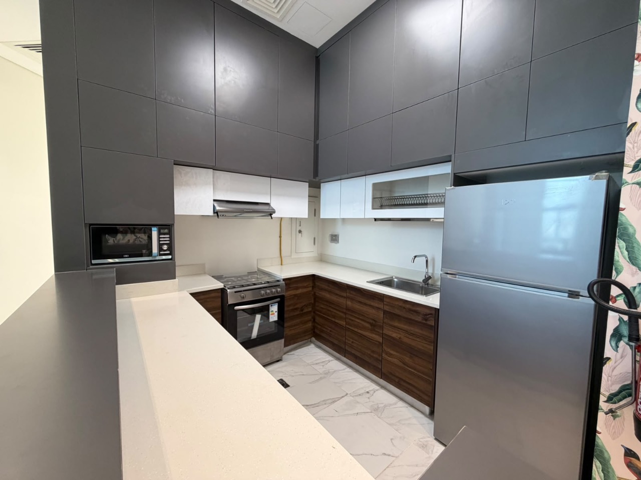 Well-equipped Apartment with Shared Pool and Gym thumbnail 4