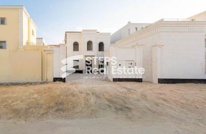 Villa - 7 - 7+ for sale in Umm Qarn - Al Daayen