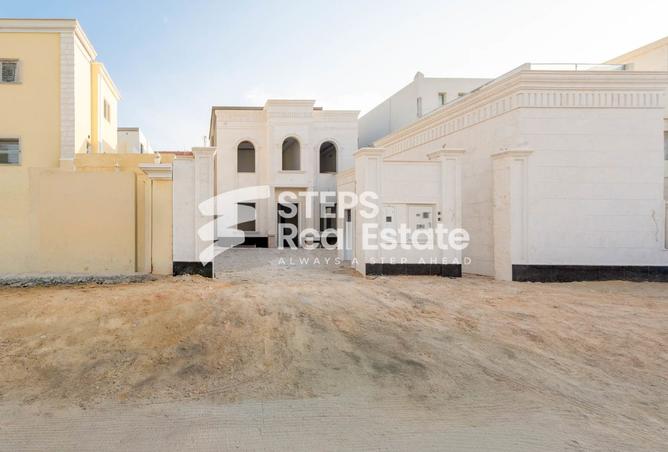 Elegant Stone Facade | Villa | Umm Qarn | Elevator