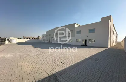 مخزن - استوديو - 8 حمامات للايجار في شارع الصناعية الشرقي - بركة العوامر - الوكرة