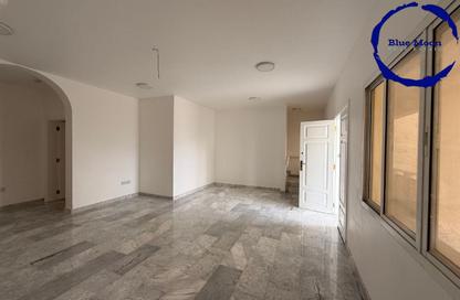 Compound - 4 Bedrooms - 5 Bathrooms for rent in Onaiza Street - Diplomatic Area - Doha