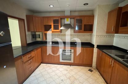 Apartment - 2 Bedrooms - 3 Bathrooms for rent in West Porto Drive - Porto Arabia - The Pearl Island - Doha
