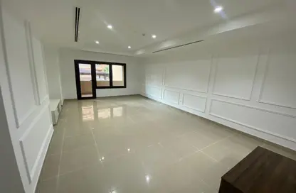 Apartment - 1 Bedroom - 2 Bathrooms for rent in West Porto Drive - Porto Arabia - The Pearl Island - Doha Apartment - 1 Bedroom - 2 Bathrooms for rent in West Porto Drive - Porto Arabia - The Pearl Island - Doha
