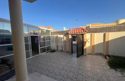 Villa - 5 Bedrooms - 5 Bathrooms for rent in Izghawa - Izghawa - Doha