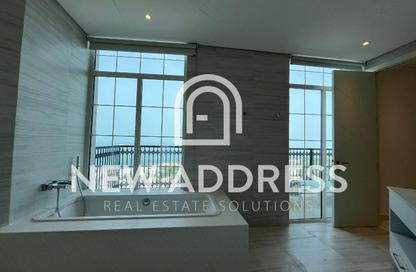 Apartment - 2 Bedrooms - 3 Bathrooms for rent in The Pearl Island - Doha