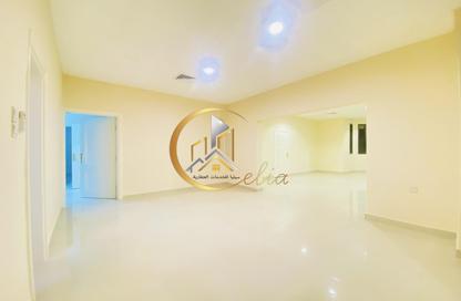 Compound - 3 Bedrooms - 6 Bathrooms for rent in Ramada Commercial Building - Al Rawabi Street - Al Muntazah - Doha