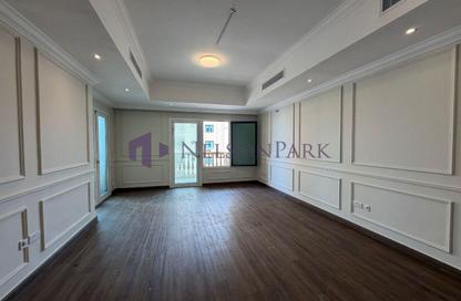 Apartment - 2 Bedrooms - 3 Bathrooms for rent in Tower 8 - Porto Arabia - The Pearl Island - Doha