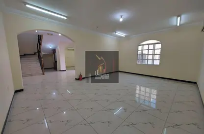 مجمع سكني - 5 غرف نوم - 4 حمامات للايجار في فلل عين خالد - عين خالد - الدوحة