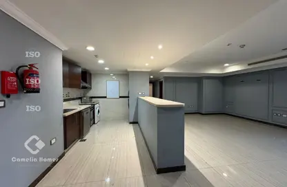 شقة - 2 غرف نوم - 2 حمامات للايجار في طريق بورتو الشرقي - بورتو أرابيا - جزيرة اللؤلؤة - الدوحة