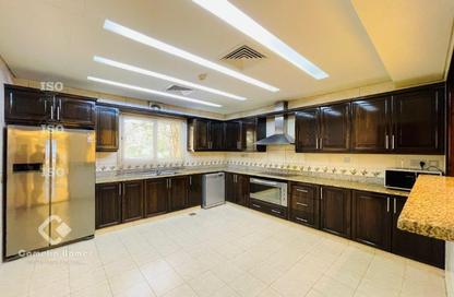 Compound - 5 Bedrooms - 7 Bathrooms for rent in Al Messila - Al Messila - Doha