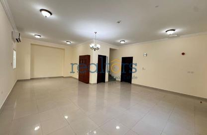 مجمع سكني - 5 غرف نوم - 5 حمامات للايجار في شارع  بو هامو - أبو هامور - الدوحة
